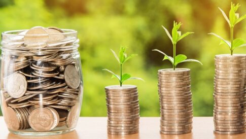 increasing sizes of coin stacks